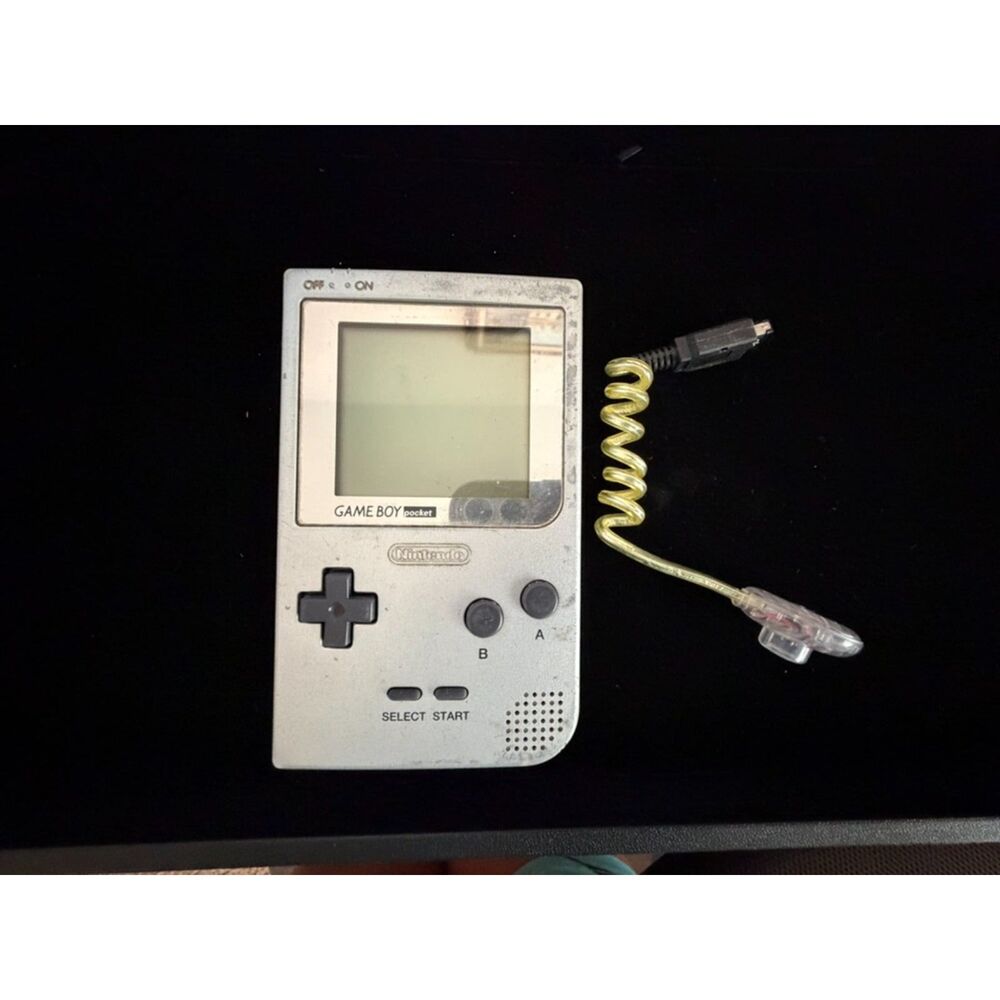 Nintendo Game Boy Pocket w/Worm Light! Works great